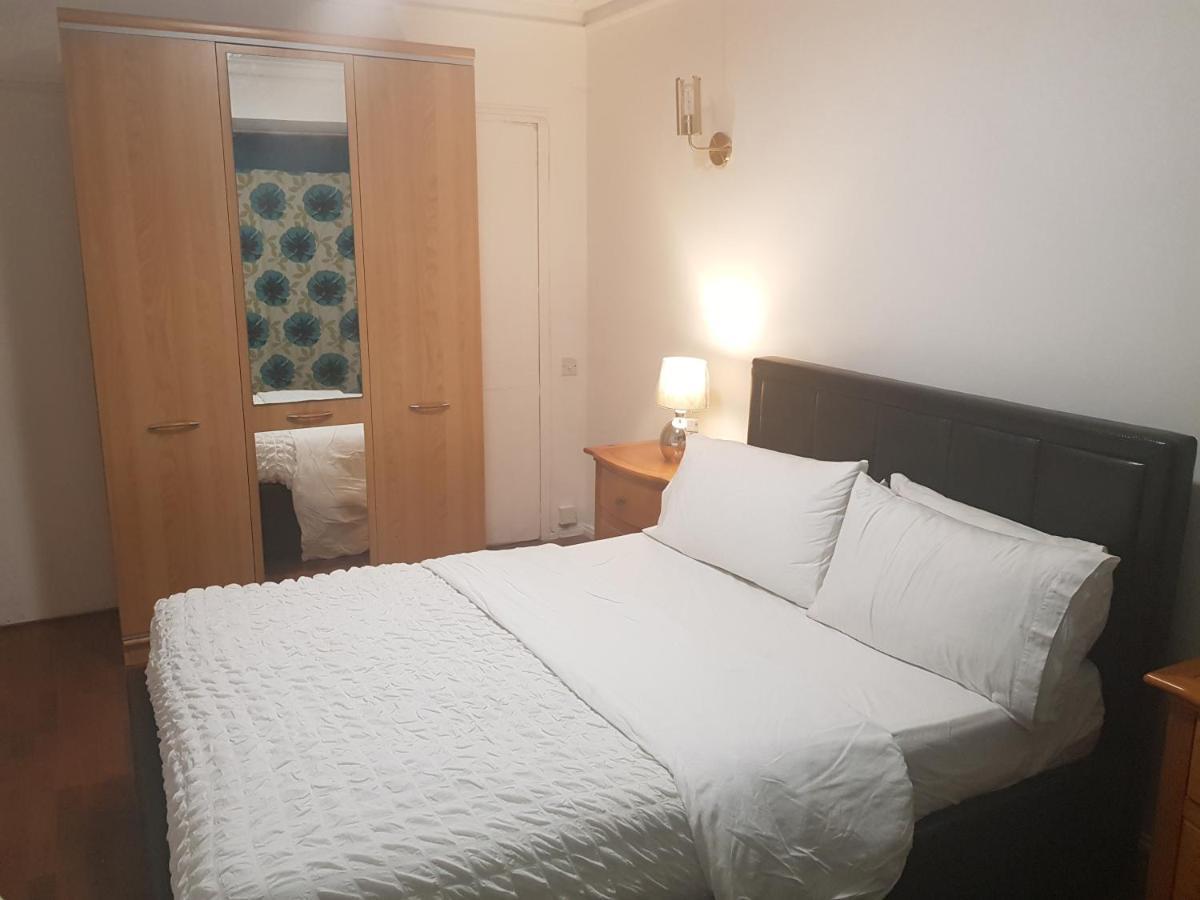 E2M Stays Lovely Apt Close To Ilford Station with Free Parking